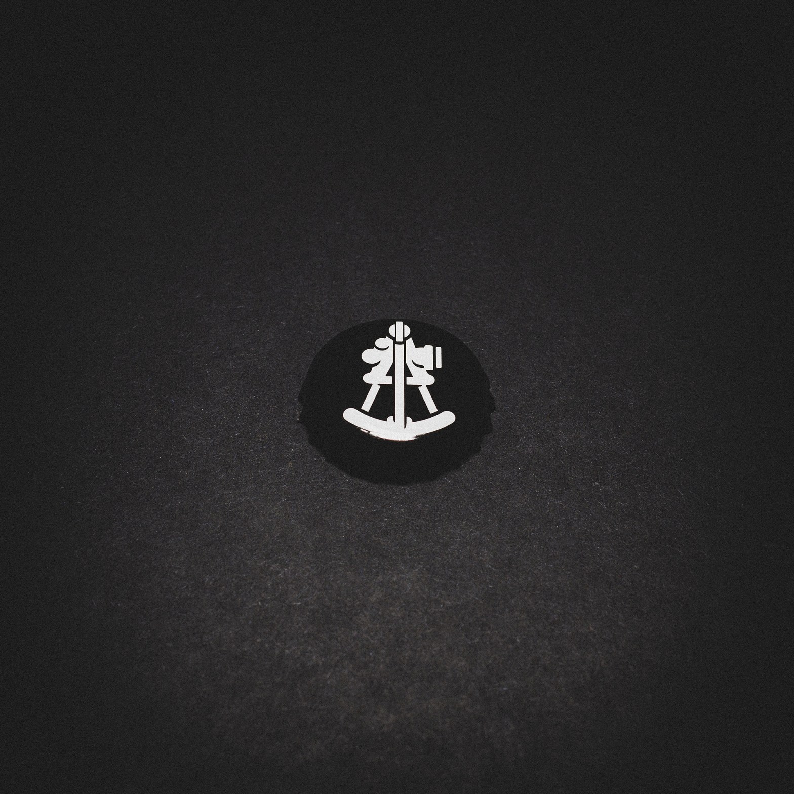 Bottle cap from L'Octant Microbrasserie, set against a high-contrast black backdrop